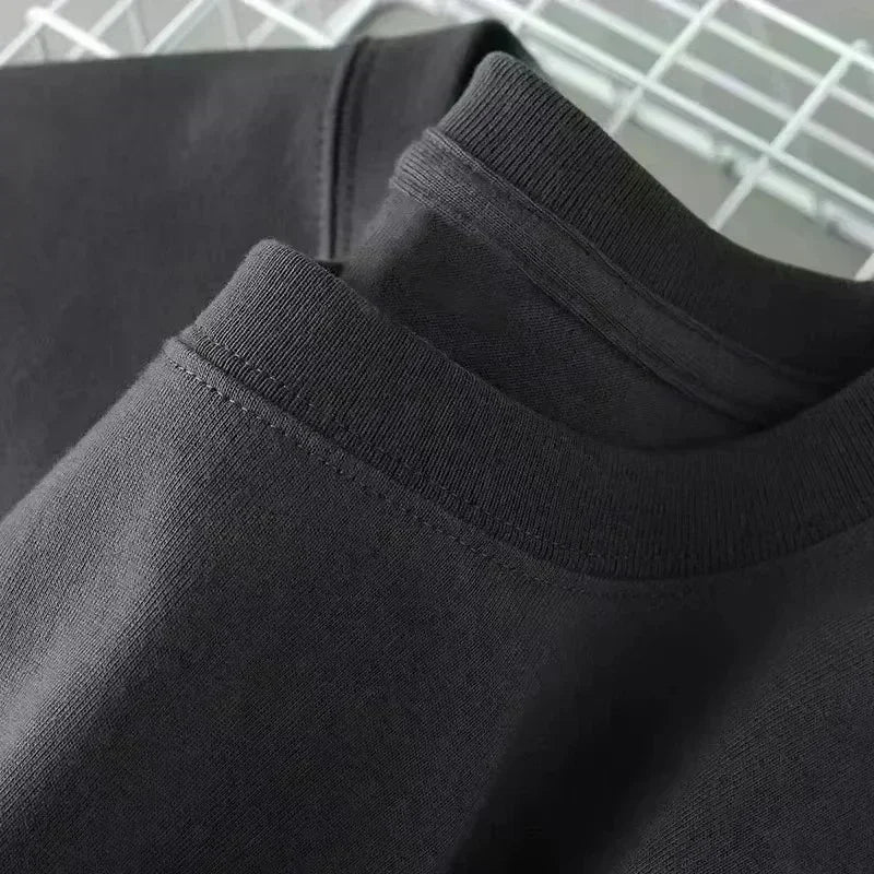 New short-sleeved T-shirt made of 100% pure cotton, suitable for both men and women. It is a summer style, loose and casual.