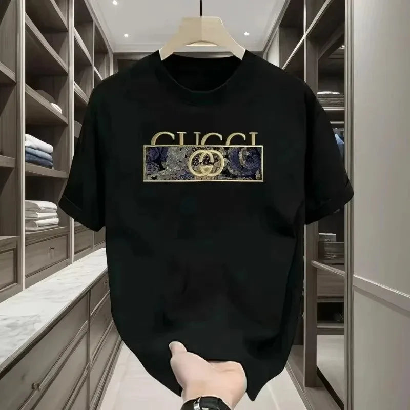 New short-sleeved T-shirt made of 100% pure cotton, suitable for both men and women. It is a summer style, loose and casual.