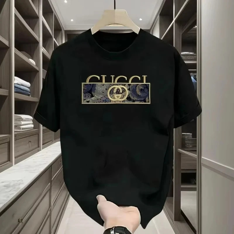 New short-sleeved T-shirt made of 100% pure cotton, suitable for both men and women. It is a summer style, loose and casual.
